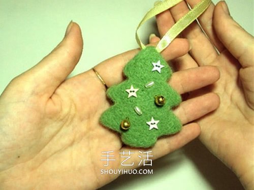 羊毛毡圣诞树挂饰的制作方法图解
