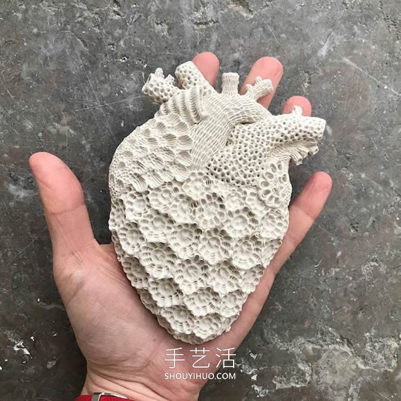 模仿水生生物的纹理 手工创作惊人陶瓷雕塑