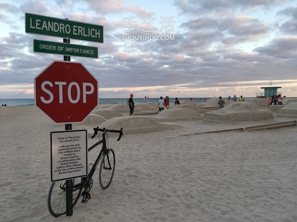 海滩上的交通拥堵！沙雕艺术呼唤警惕气候变化