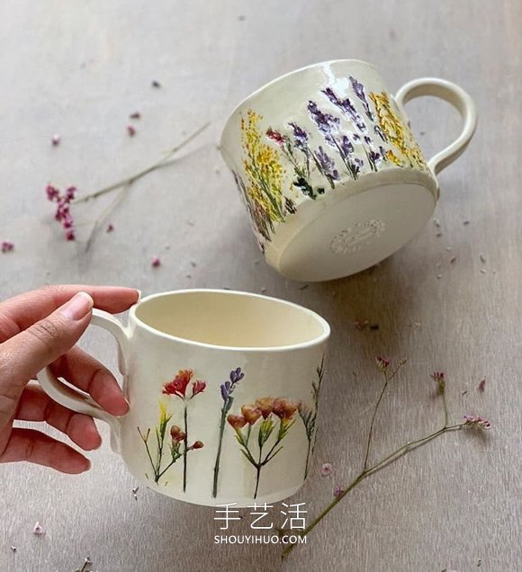 用真实花朵手工制作精美的陶瓷工艺品