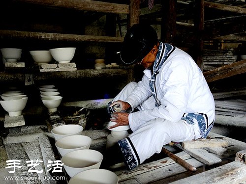 景德镇，一只青花瓷碗的古法制作过程