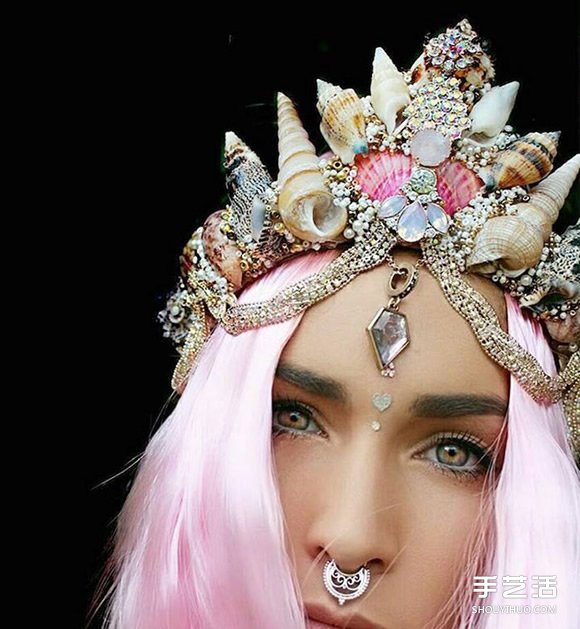 27岁澳洲花匠：利用贝壳和珠宝制作美人鱼皇冠