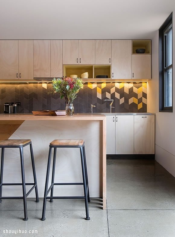 墨尔本郊区亮黄色调温暖家居空间装修设计