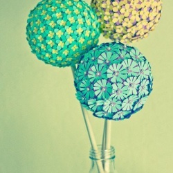 纸艺制作的漂亮花球
