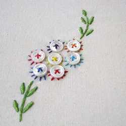纽扣和刺绣结合DIY的小清新花朵