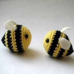 可爱的小蜜蜂针织手工艺品