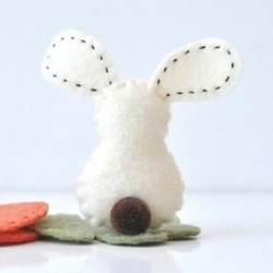 不织布制作的小兔子玩偶