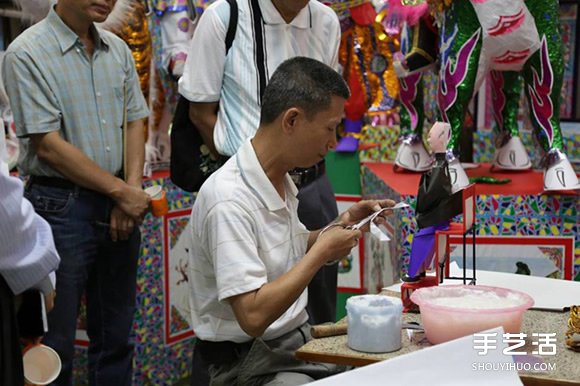 纸糊艺术：百年糊纸店惊艳巴黎设计师周