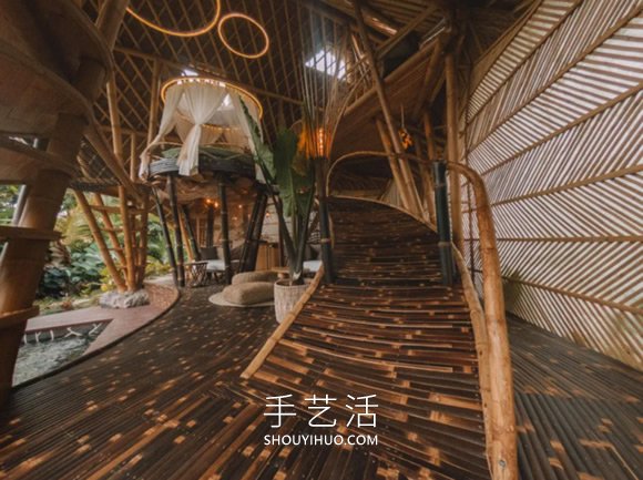 竹子建造3层楼度假小屋，打造隐世避暑秘境