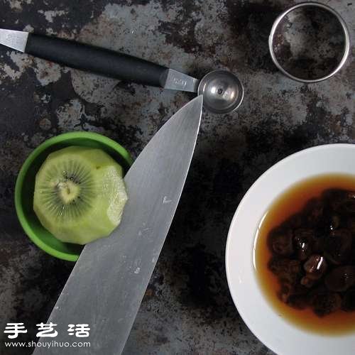 DIY让人毛骨悚然的万圣节“眼球”甜点