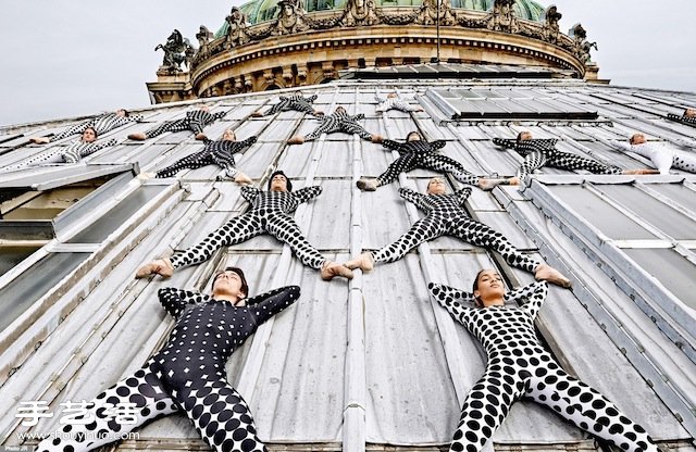 纽约芭蕾舞团在歌剧院屋顶上的旋转跳跃