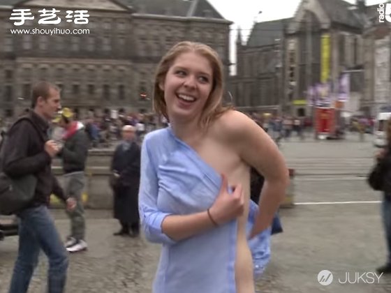 荷兰正妹筹学费，裸奔+冰桶挑战一次来！