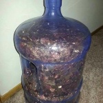 矿泉水桶用作储钱罐
