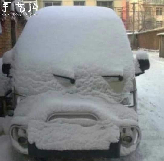 雪后小车的搞怪表情