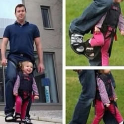 爸爸为让瘫痪女儿体验行走的乐趣DIY的装置