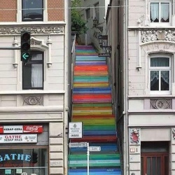 超漂亮的彩虹楼梯，通向童话的世界么？