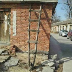 材料不够，梯子只能做这样了。。。