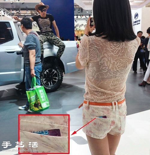 车展上碰到的情侣