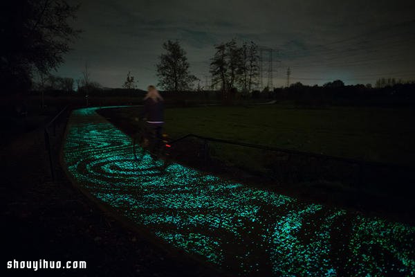 宛如璀璨夜空的脚踏车道 浪漫得不可思议！