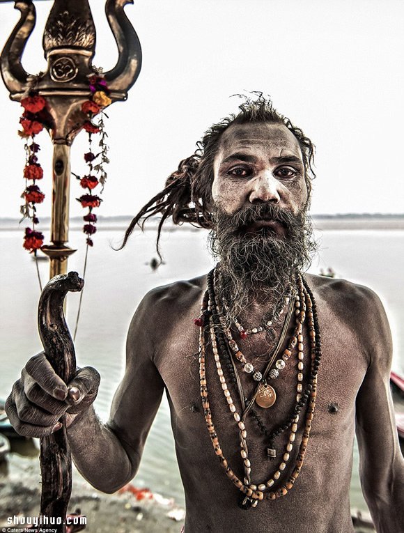 印度Varanasi恐怖的“食尸族” Aghori