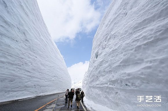 高达20米的雪墙 日本雪壁奇景震撼你的感官