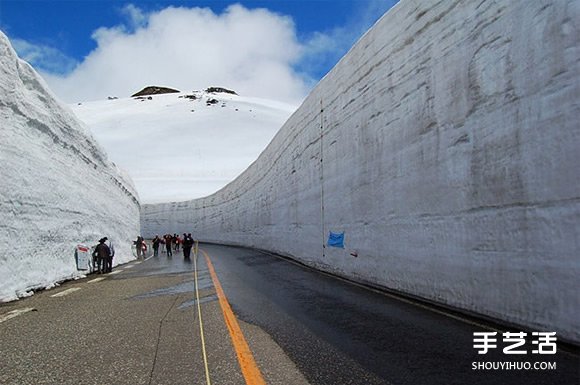 高达20米的雪墙 日本雪壁奇景震撼你的感官