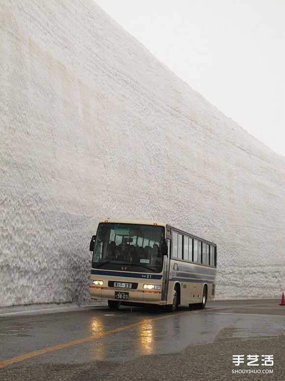 高达20米的雪墙 日本雪壁奇景震撼你的感官