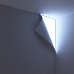 YOY–WORKS 设计的绝妙超薄墙角灯