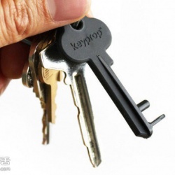 钥匙造型的超轻便手机支架 Keyprop
