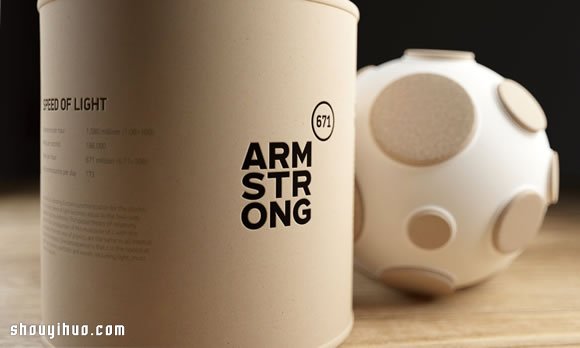 Armstrong 充满科幻风格的月球灯设计