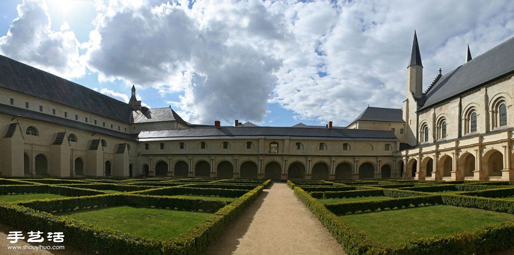 12世纪修道院改造的酒店FONTEVRAUD ABBEY