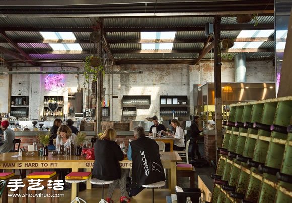 澳洲废弃玻璃工厂改造后现代餐馆装修设计
