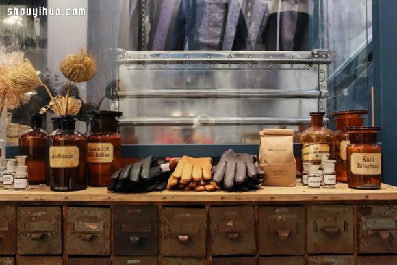 Tenue de Nîmes 男士服饰店铺布置设计