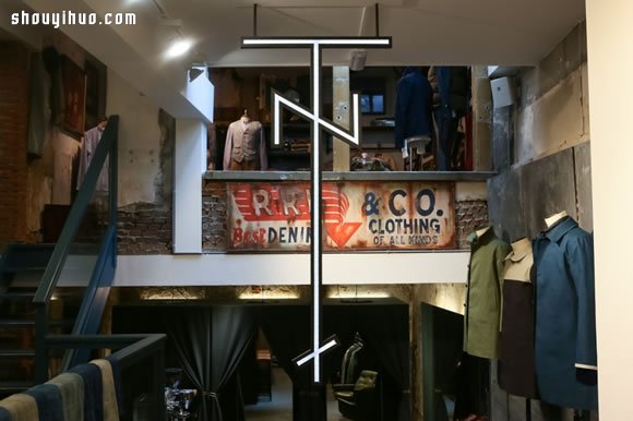 Tenue de Nîmes 男士服饰店铺布置设计