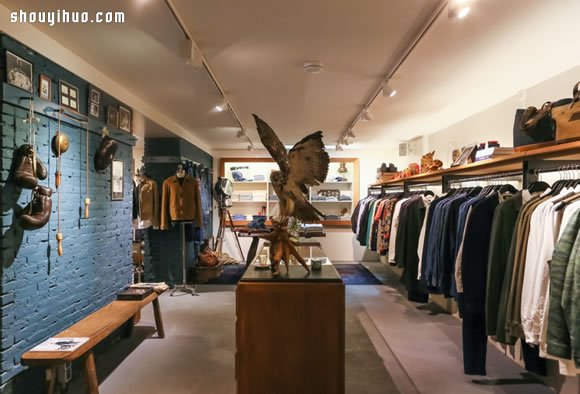 Tenue de Nîmes 男士服饰店铺布置设计