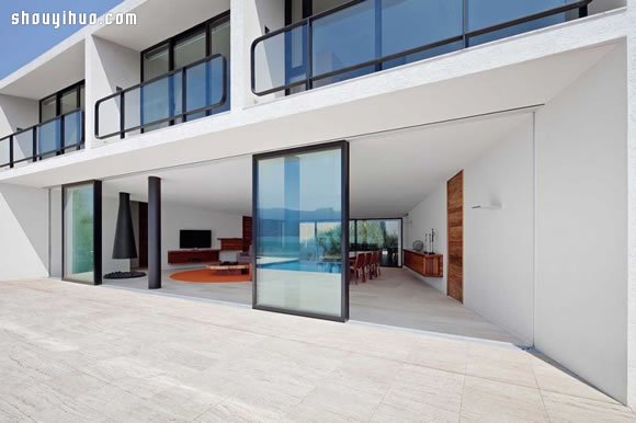 拥有全景视野的西班牙南部海岸别墅装修设计