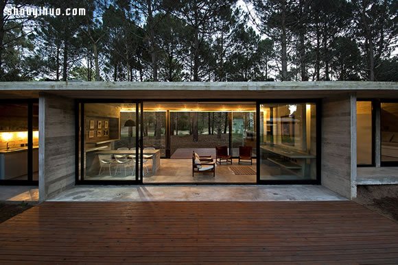 阿根廷丛林地带混凝土材质别墅住宅装修设计