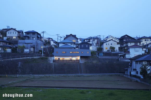 俯瞰富士山的日式精巧别墅装修设计