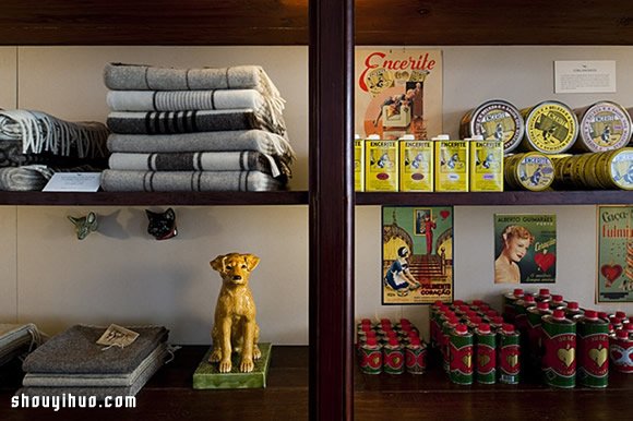 西班牙古色古香的日常生活小店陈列摆放设计