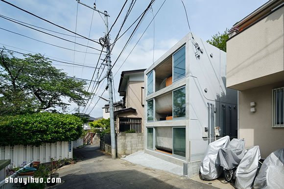 日本屏风浦之家：美妙的楼层凹陷交叠设计