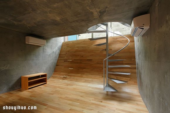 日本屏风浦之家：美妙的楼层凹陷交叠设计