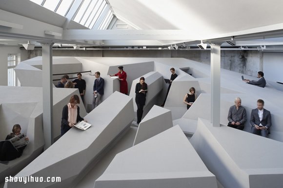 未来办公室概念设计 谁说没桌椅就不能办公？