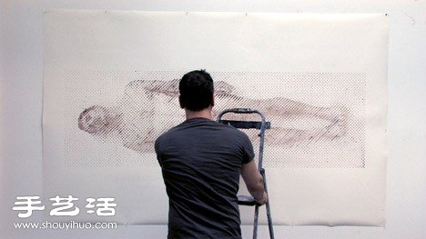 纽约艺术家Ted Lawson用鲜血画出裸体肖像