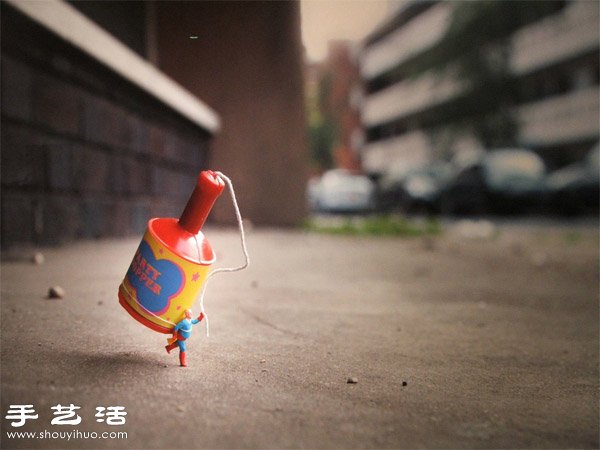Slinkachu的小小人模型街头涂鸦艺术