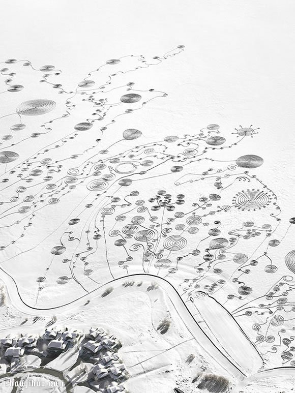 美国 Catamount 湖面上的超巨幅冰湖涂鸦
