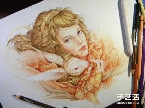 细腻逼真的女生人物肖像彩铅画作品图片