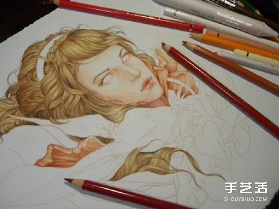 细腻逼真的女生人物肖像彩铅画作品图片