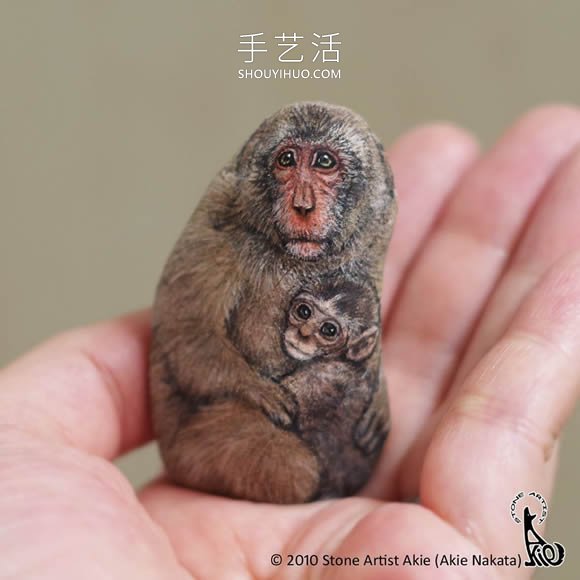 日本艺术家将普通石头转变为高度逼真的动物