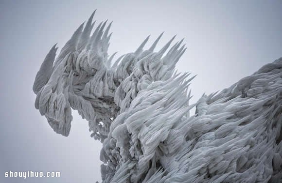 斯洛维尼亚山区极端冰雪场景摄影作品