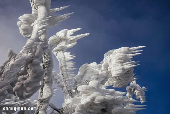 斯洛维尼亚山区极端冰雪场景摄影作品